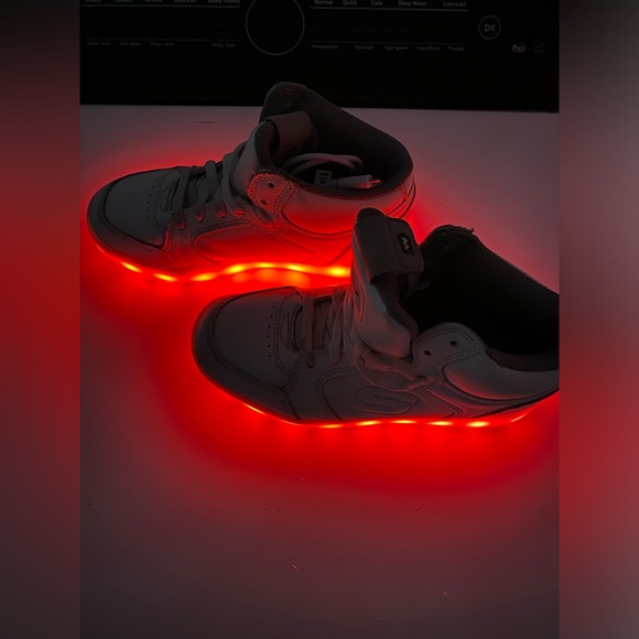 Sketchers light up shoes, kids - Picture 8 of 14